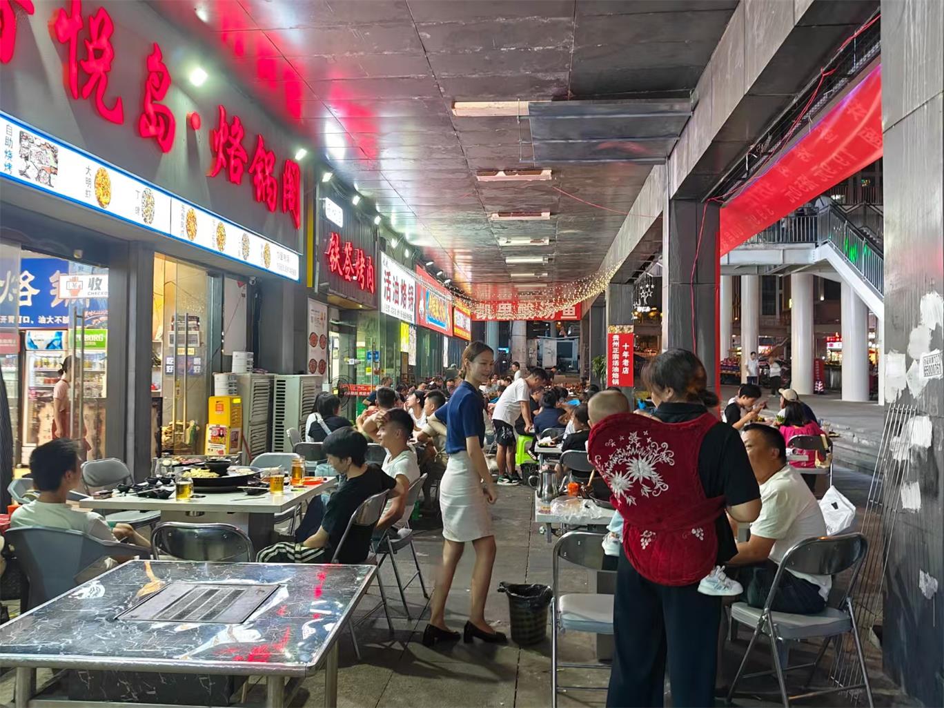 南明区花果园财富广场206平临街门面生意转让